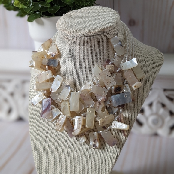 Multi-Strand Shell Cluster Necklace NWOT - Picture 2 of 8